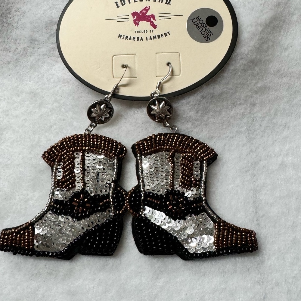 IDYLLWIND- Silver Hook Siquins / Beaded Boot Earring